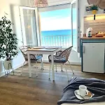 On The Front Apartment