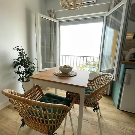 On The Front Apartment