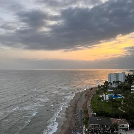 On The Front Sitio de Calahonda