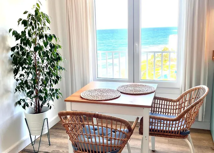 On The Front 公寓 *